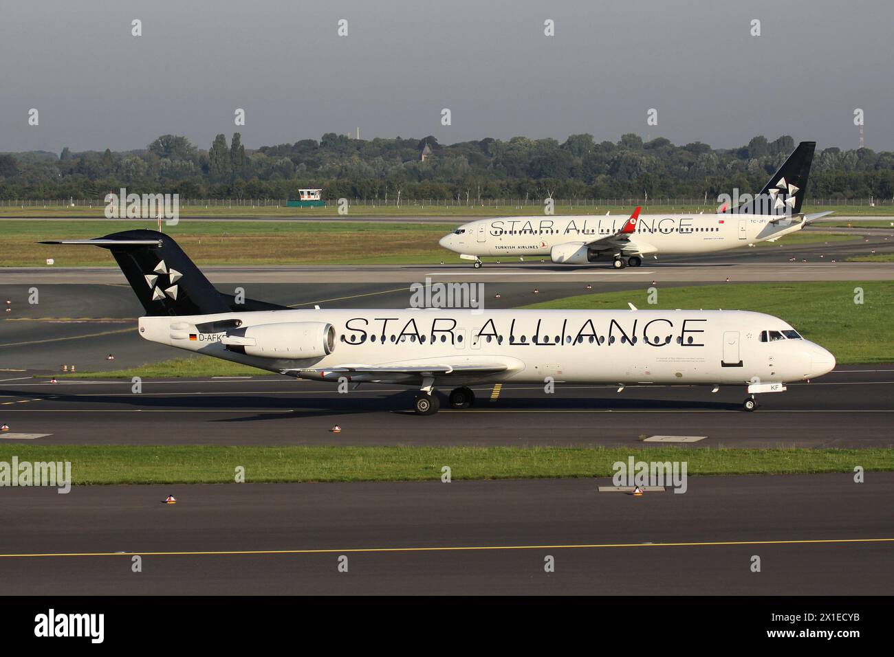 Contact Air Fokker 100 and Turkish Airlines Boeing 737-800 in Star Alliance livery at Dusseldorf Airport Stock Photo
