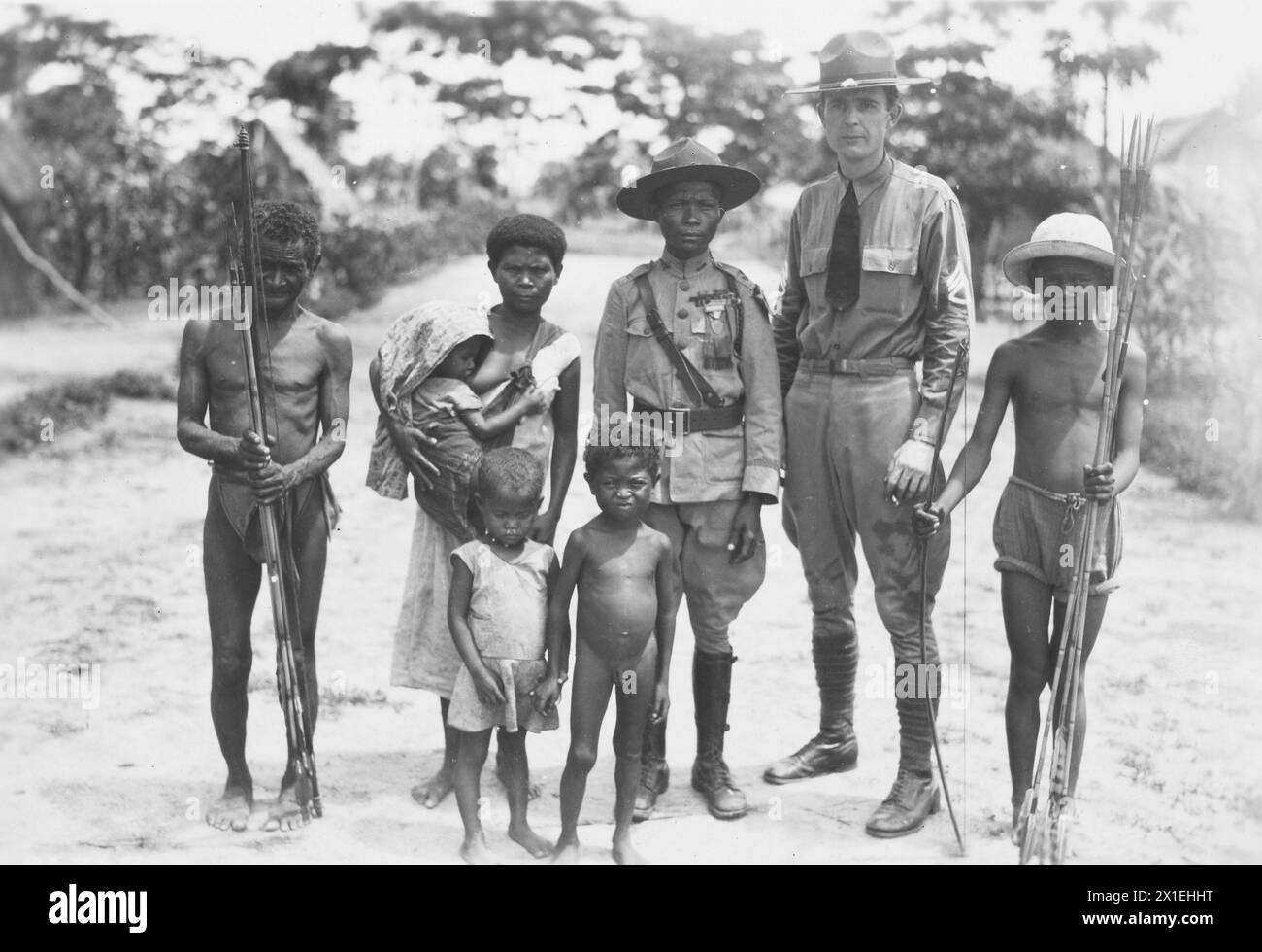 Negritos of Pampanga, Philippine Islands Staff Sgt. Charles H. Cobb, 10th Signal Service Co; King Alfonso, and members of Latin tribe, showing relative size in stature between an American of average height and mature pygmies. Margot, Pampanga Province, Philippine Islands, May 28, 1931 Stock Photo