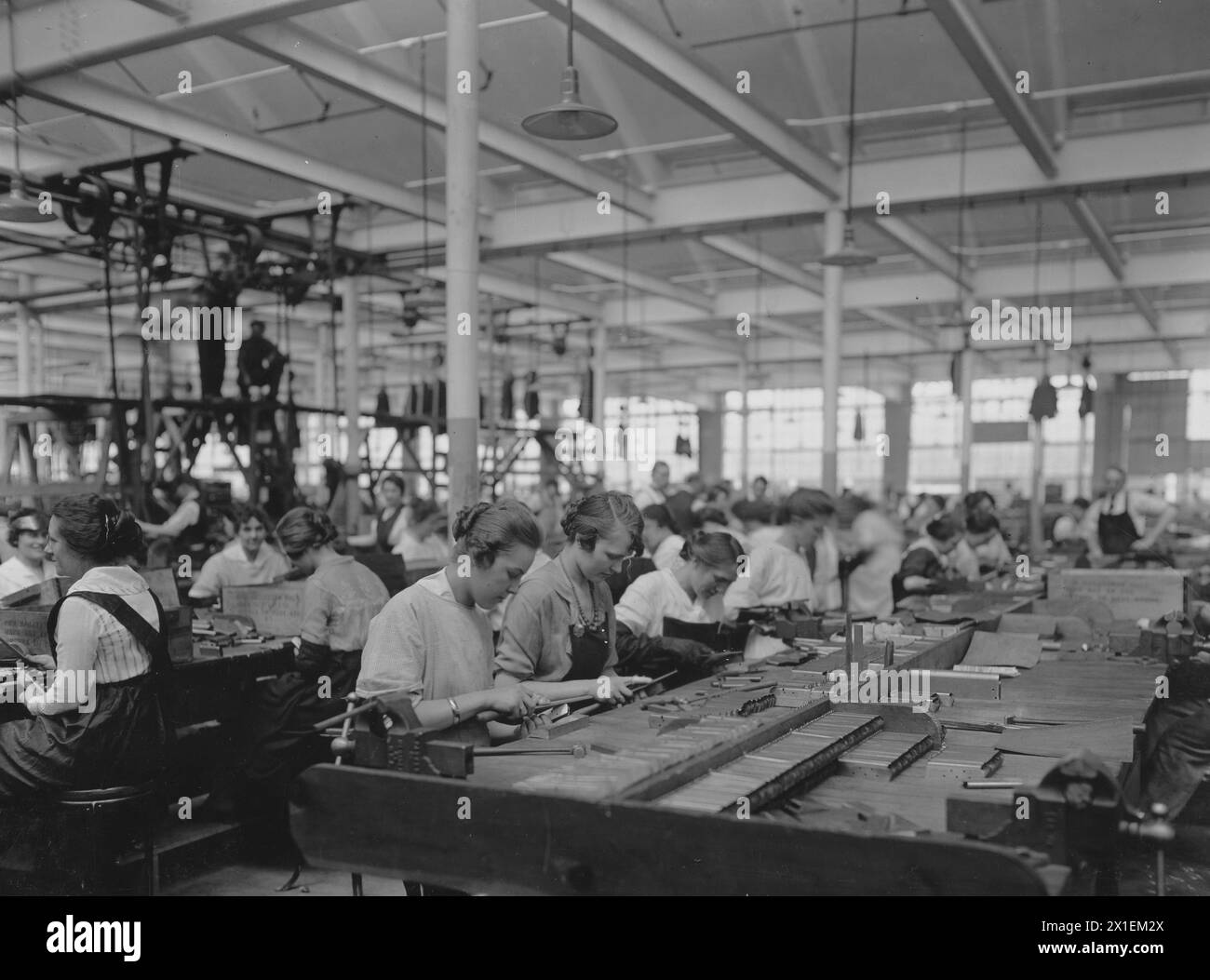 manufacturing-colt-45-pistols-at-the-colt-firearms-plant-in-hartford