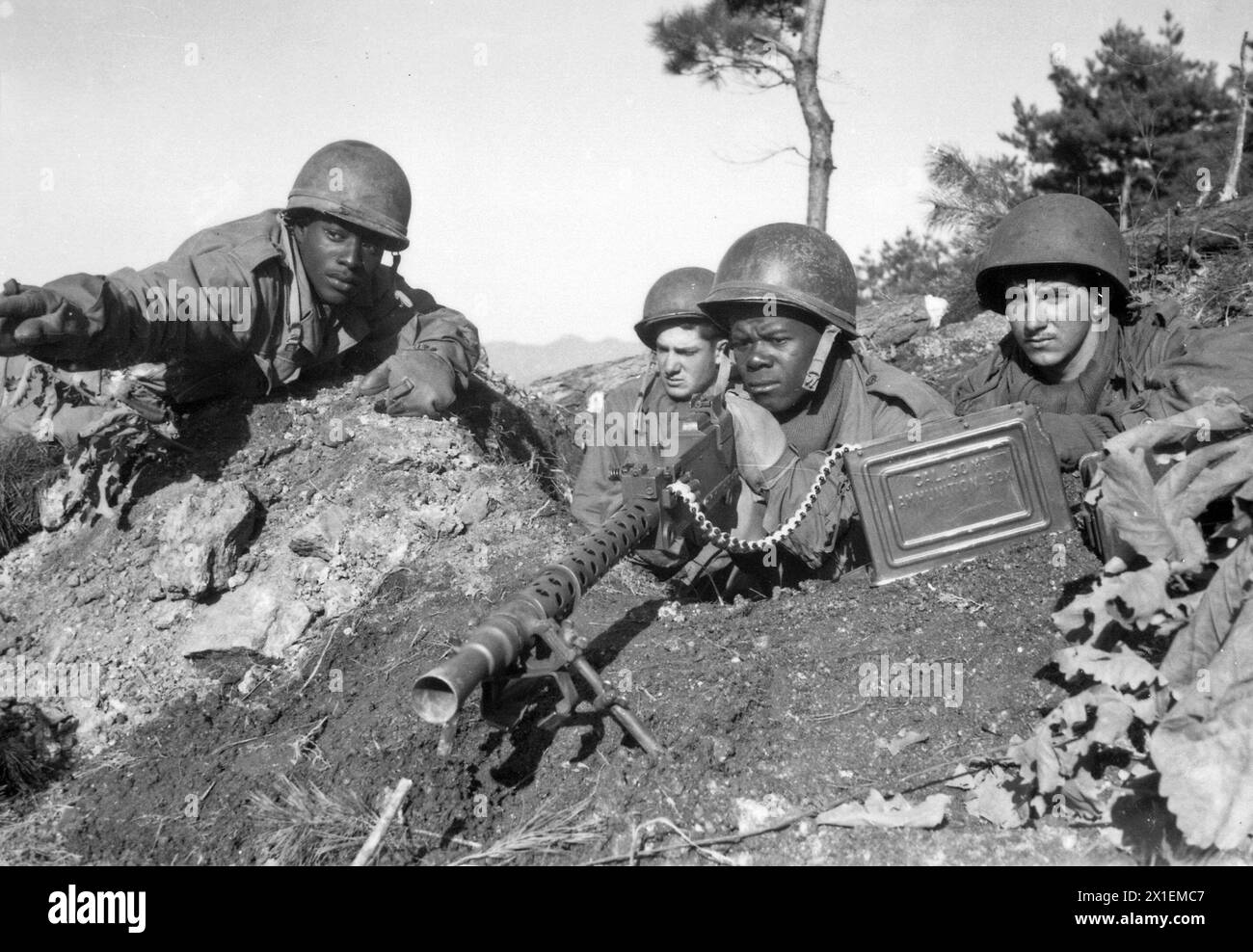 Fighting with the 2nd Infantry Division north of the Chongchon River, Sergeant First Class Major Cleveland, weapons squad leader, points out Communist-led North Korean position to his machine gun crew ca. November 1950 Stock Photo