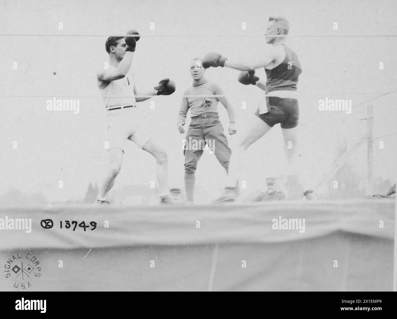 George Carpenter, heavyweight boxing champion of France, sparring with an American soldier at a YMCA athletic meet in St. Aignan, France ca. 1918 Stock Photo