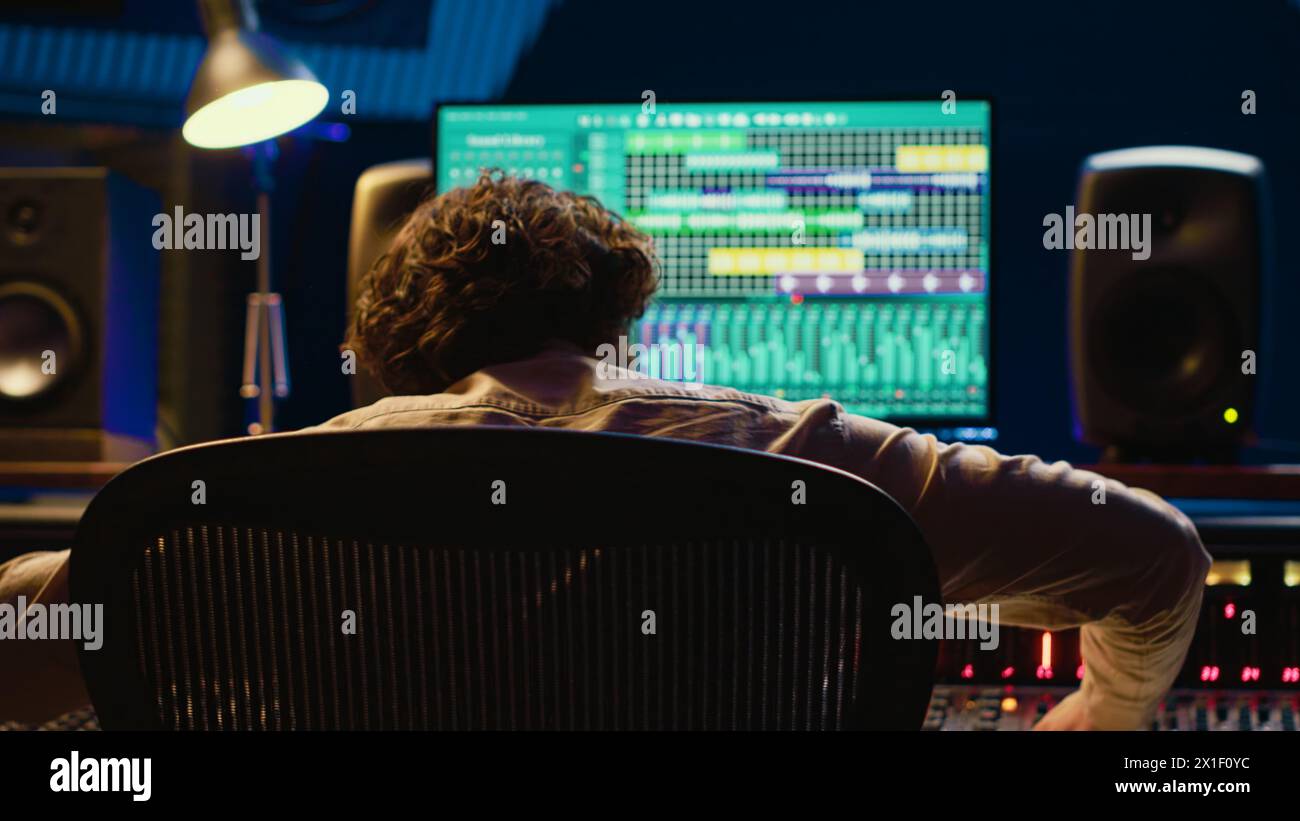 Sound booth camera hires stock photography and images Alamy