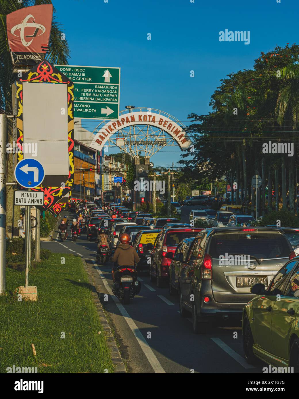 Traffic jam queueing hi-res stock photography and images - Alamy