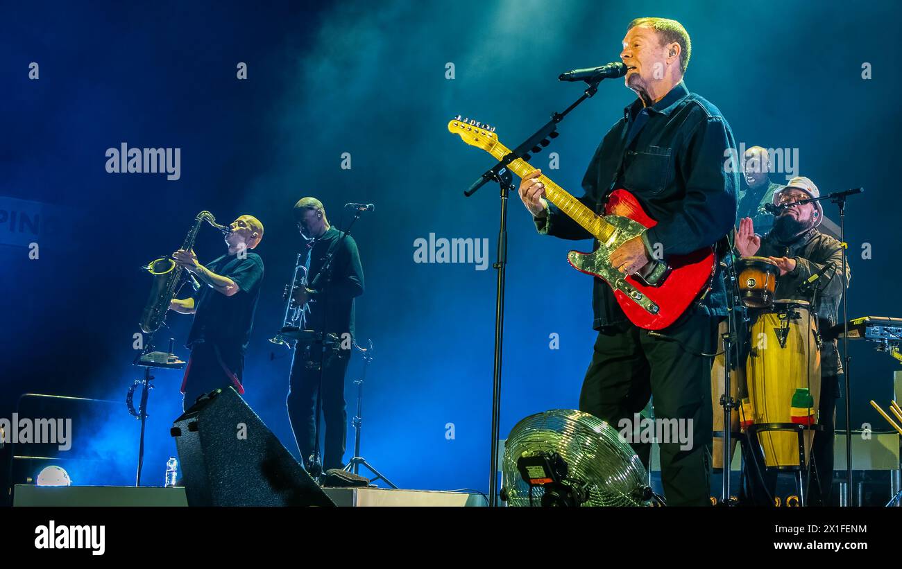Ali campbell lead singer ub40 hi-res stock photography and images
