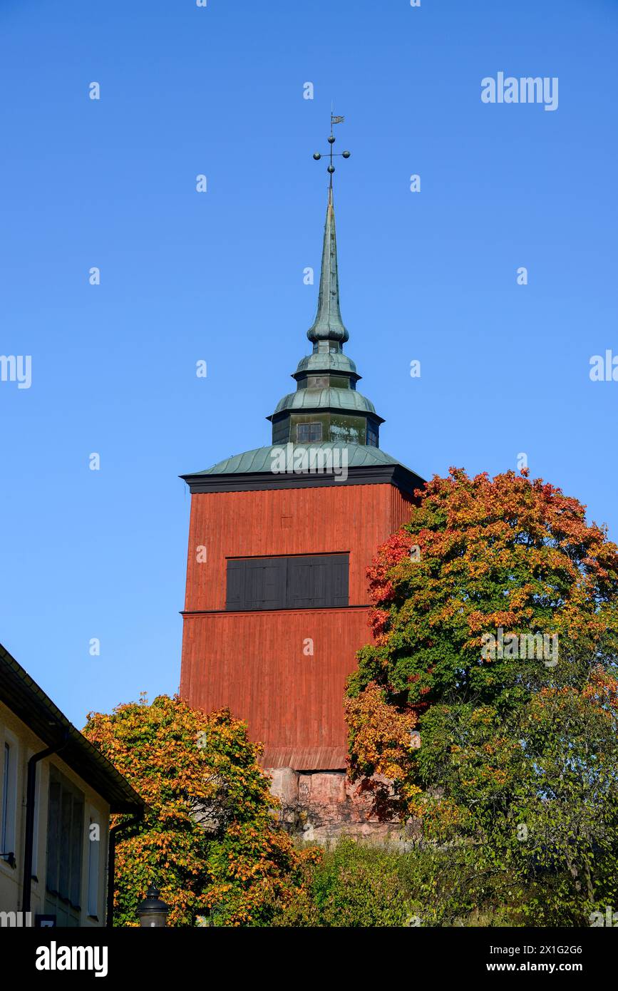 Västra klockstapeln Nyköping uppfördes 1692. Clocktower, Nyköping, Sörmland, Sweden was built 1692 oldest wooden building in Nyköping Stock Photo