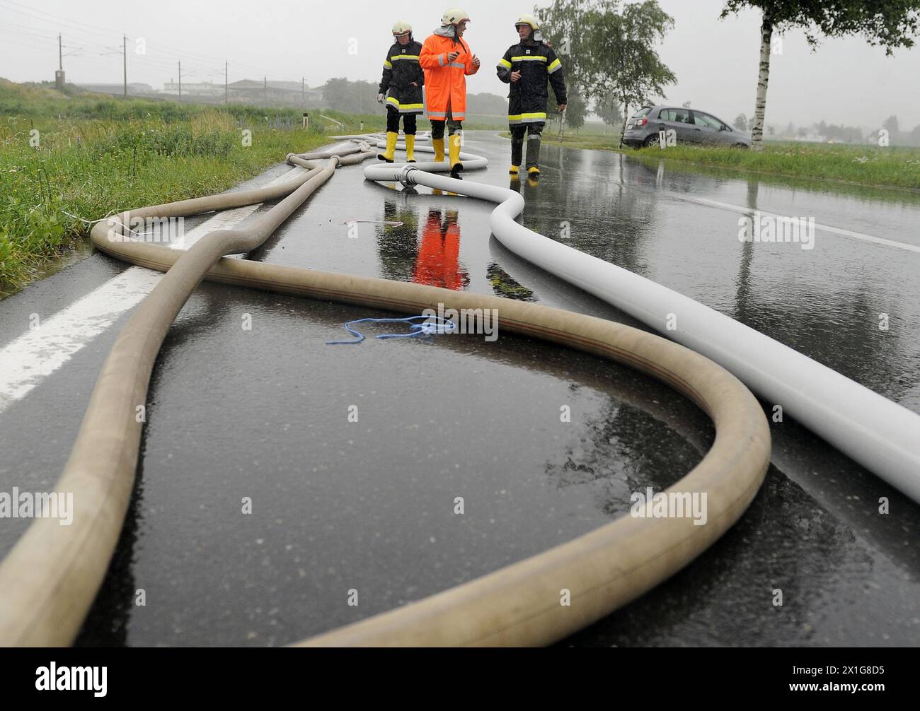 Austrian fire rescue workers pump off water in a flooded street between Boeheimkirchen and Kirchstetten, Lower Austria on 23 June 2009. Several days of torrential rains have led to floods in Austria and Austrian Federal Chancellor Werner Faymann said on 23 June that 10,000 soldiers were on call to deal with flooding after forecasts rose fears of more of the heavy rains - 20090623 PD0785 - Rechteinfo: Rights Managed (RM) Stock Photo