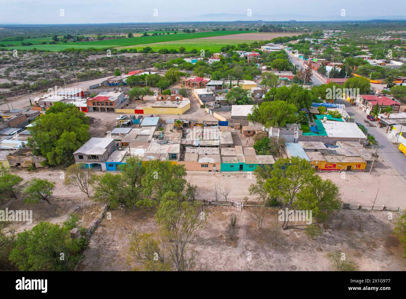 Aerial view of locality or town El Peñasco, San Luis Potosí Mexico. Peñasco Farm and Our Lady of Guadalupe Church Potosino Altiplano , Mexican Altiplanicie (Photo By Luis Gutierrez/ North Photo)   Vista aerea de localidad o pueblo  El Peñasco, San Luis Potosí Mexico.  Hacienda de Peñasco e iglecia de Nuestra Señora de Guadalupe altiplano Potosino , altiplanicie mexicana (Photo By Luis Gutierrez/ Norte Photo) Stock Photo