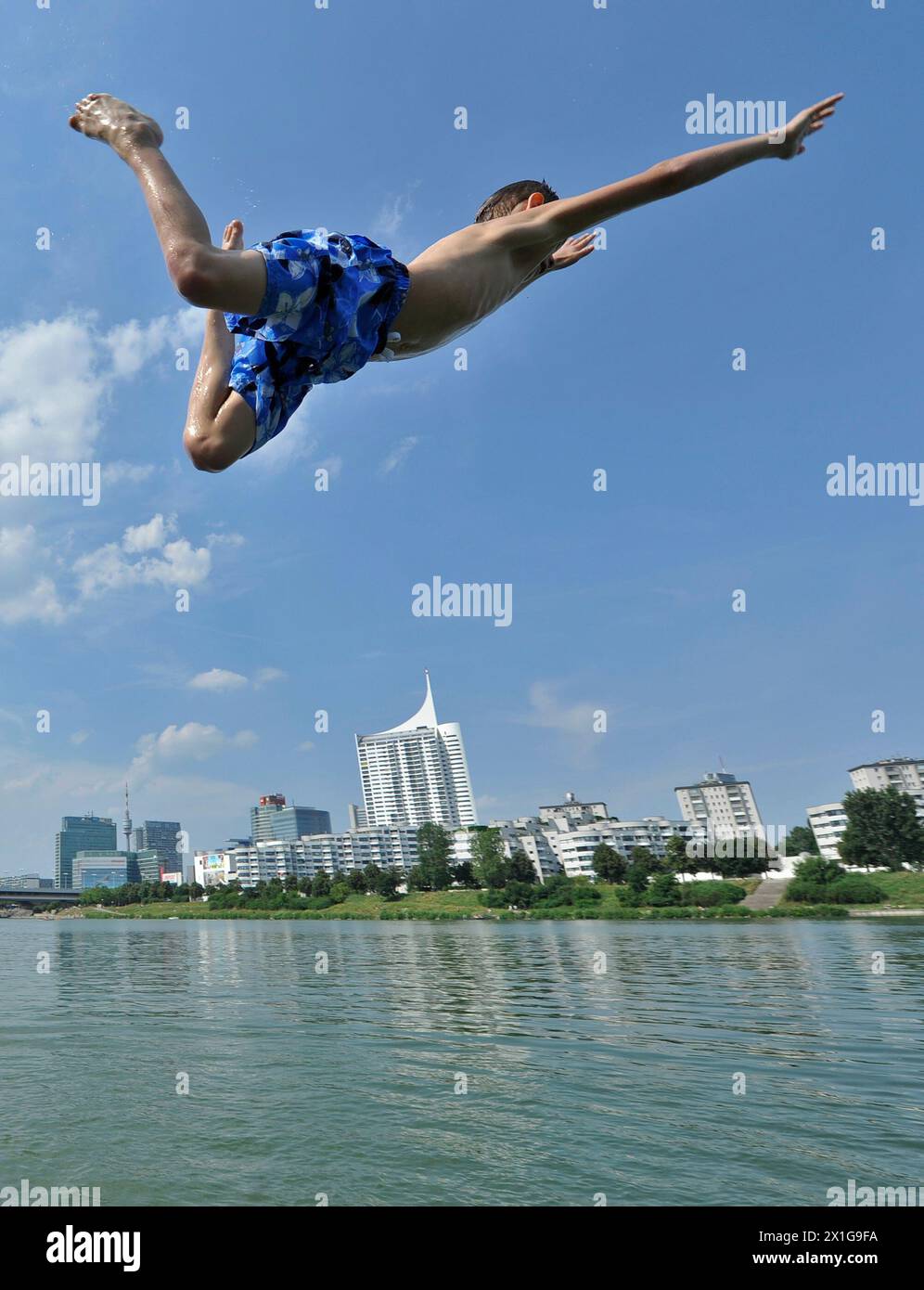 Boy diving into the river new Danube in Vienna, captured on 2 July 2010. In Vienna, Lower Austria and Burgenland the summer holidays start for the pupils with sunshine and high temperatures. - 20100702 PD1761 - Rechteinfo: Rights Managed (RM) Stock Photo