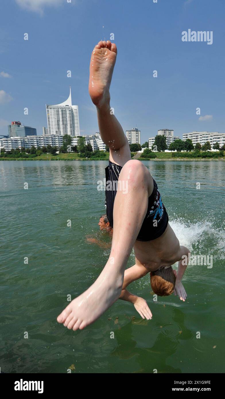 Boy diving into the river new Danube in Vienna, captured on 2 July 2010. In Vienna, Lower Austria and Burgenland the summer holidays start for the pupils with sunshine and high temperatures. - 20100702 PD1737 - Rechteinfo: Rights Managed (RM) Stock Photo