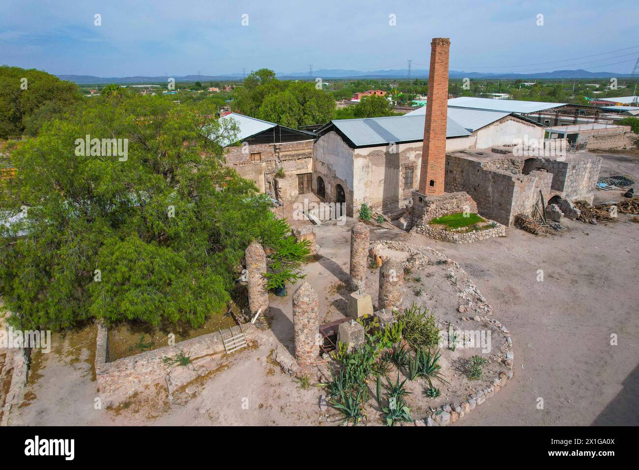 Aerial view of locality or town El Peñasco, San Luis Potosí Mexico. Peñasco Farm and Our Lady of Guadalupe Church Potosino Altiplano , Mexican Altiplanicie (Photo By Luis Gutierrez/ North Photo)   Vista aerea de localidad o pueblo  El Peñasco, San Luis Potosí Mexico.  Hacienda de Peñasco e iglecia de Nuestra Señora de Guadalupe altiplano Potosino , altiplanicie mexicana (Photo By Luis Gutierrez/ Norte Photo) Stock Photo