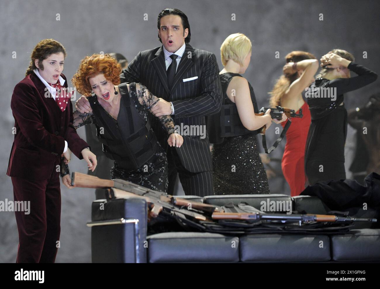 Vienna - 'La Clemenza di Tito' rehearsals at Vienna State Opera on 14th May 2012. PICTURE: Serena Malfi as 'Annio', Juliane Banse as 'Vitellia', Adam Plachetka as  'Publio' - 20120514 PD2176 - Rechteinfo: Rights Managed (RM) Stock Photo