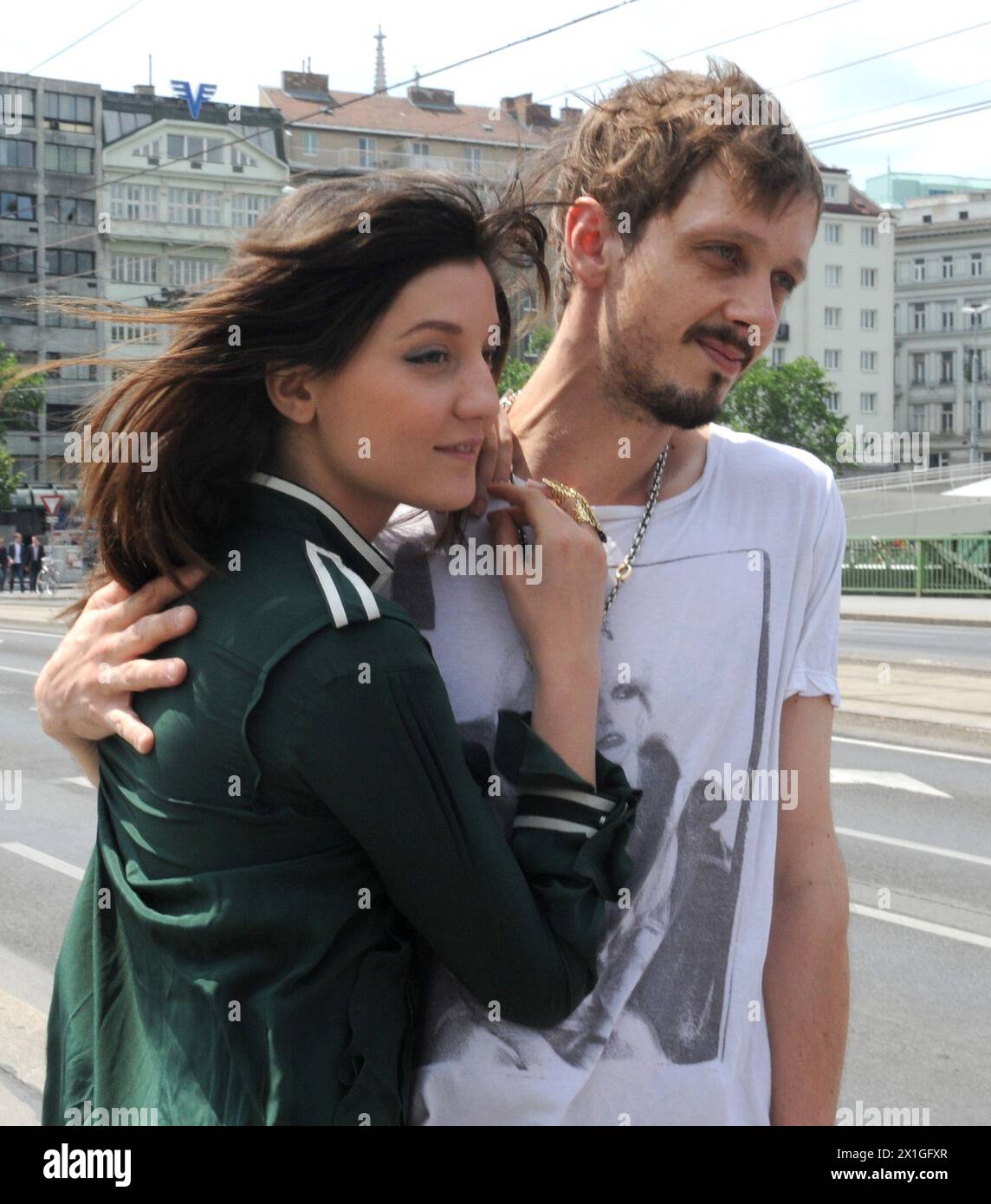 Vienna - Romanian-Canadian model Irina Lazareanu arrives in Vienna for 'festival for fashion & photography' from 29th May-5th June. PICTURE:      Irina Lazareanu and her fiance Keir Knight on 31th May 2012. - 20120531 PD1045 - Rechteinfo: Rights Managed (RM) Stock Photo