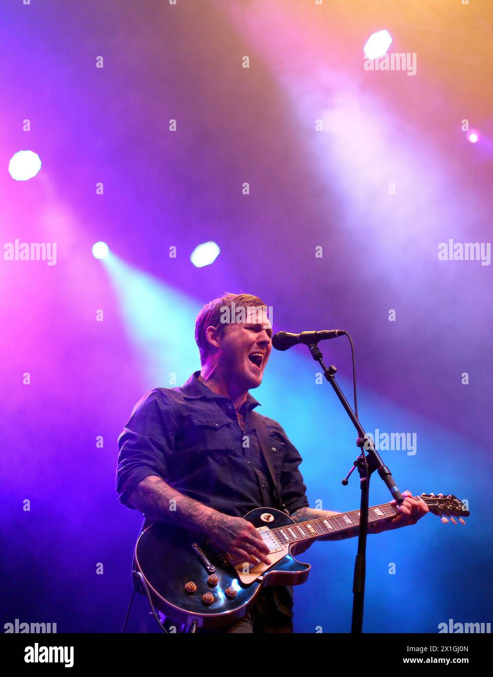 Brian fallon singer hi-res stock photography and images - Alamy