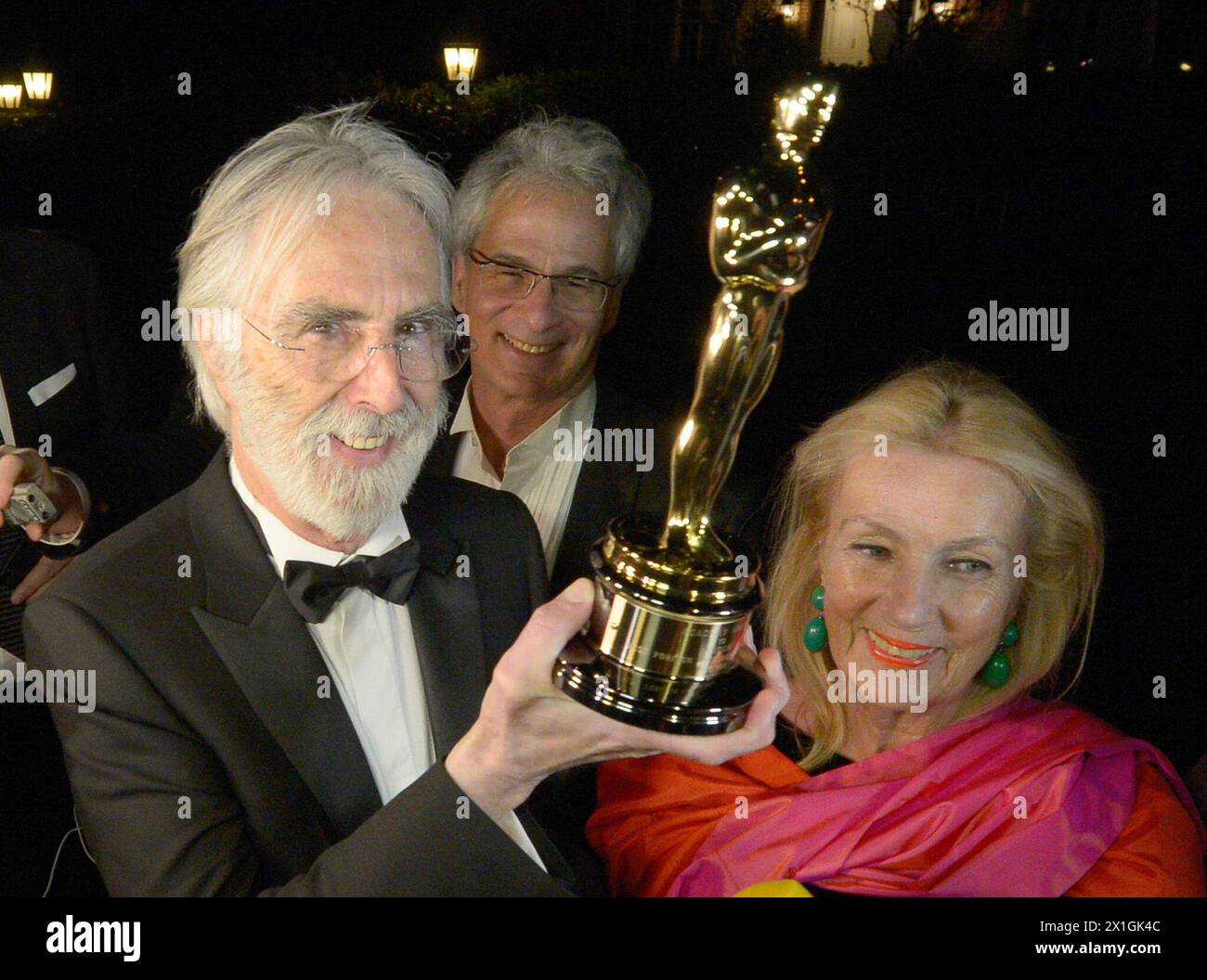 Austrian director Michael Haneke received an Oscar for Best Foreign Language Film of the Year for 'Amour' during the 85th Academy Awards at the Dolby Theatre in Hollywood, California, USA, 24 February 2013.    PICTURE: Michael Haneke and his wife Susanne. - 20130225 PD0300 - Rechteinfo: Rights Managed (RM) Stock Photo