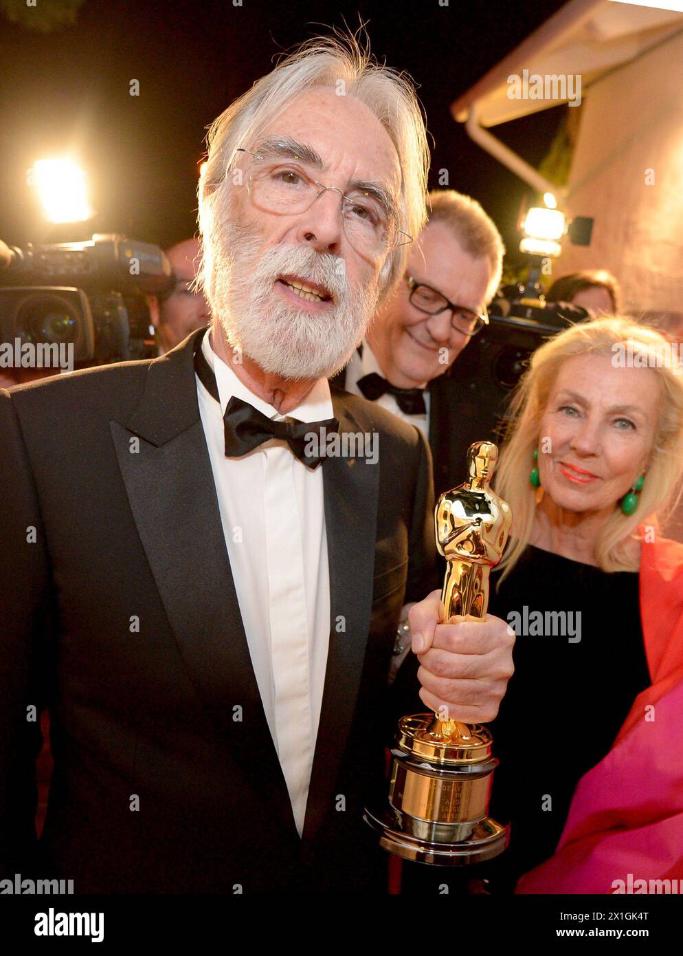 Austrian director Michael Haneke received an Oscar for Best Foreign Language Film of the Year for 'Amour' during the 85th Academy Awards at the Dolby Theatre in Hollywood, California, USA, 24 February 2013.    PICTURE: Michael Haneke and his wife Susanne. - 20130225 PD0309 - Rechteinfo: Rights Managed (RM) Stock Photo