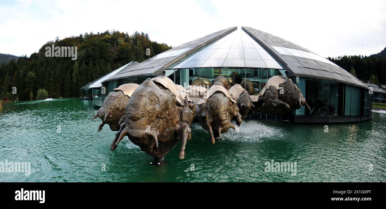 Kasb-hunar maktabi yotoqxonasida seks video kamerasi yigit
