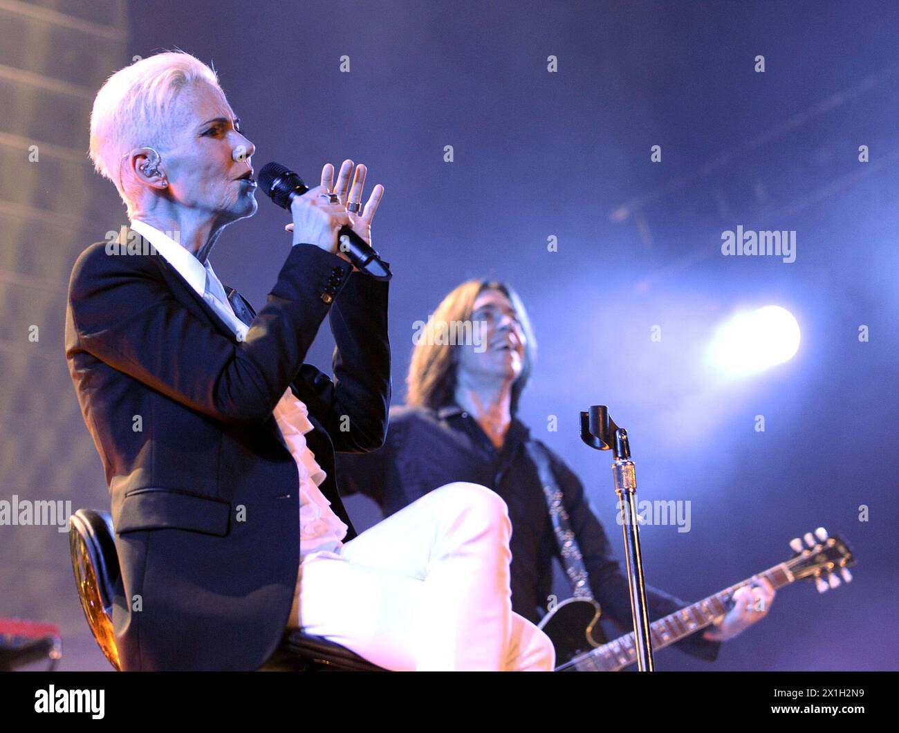 Vienna - 'Roxette' concert at Stadthalle Vienna on 8th July 2015. PICTURE:    singer Marie Fredriksson   Marie Fredriksson and Per Gessle - 20150708 PD7604 - Rechteinfo: Rights Managed (RM) Stock Photo