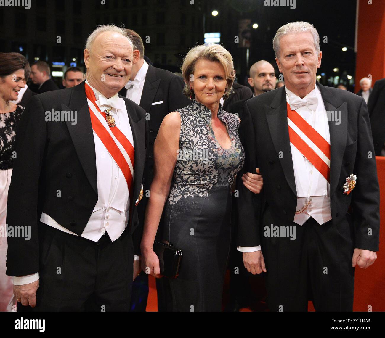 Traditional Vienna Opera Ball at the Wiener Staatsoper (Vienna State Opera), in Vienna, Austria, 04 February 2016. In the picture: Andreas Khol (candidate for austrian Federal President) and vice chancellor Reinhold Mitterlehner with his wife Anna Maria (m). - 20160204 PD7736 - Rechteinfo: Rights Managed (RM) Stock Photo