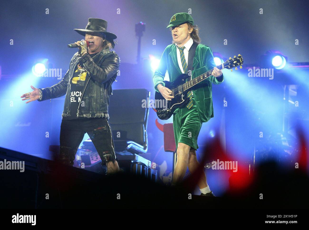 AC/DC live in concert at Ernst Happel Stadion in Vienna, Austria, on 19 th May 2016. PICTURE:   Singer Axl Rose and guitarist  Angus Young - 20160519 PD10291 - Rechteinfo: Rights Managed (RM) Stock Photo
