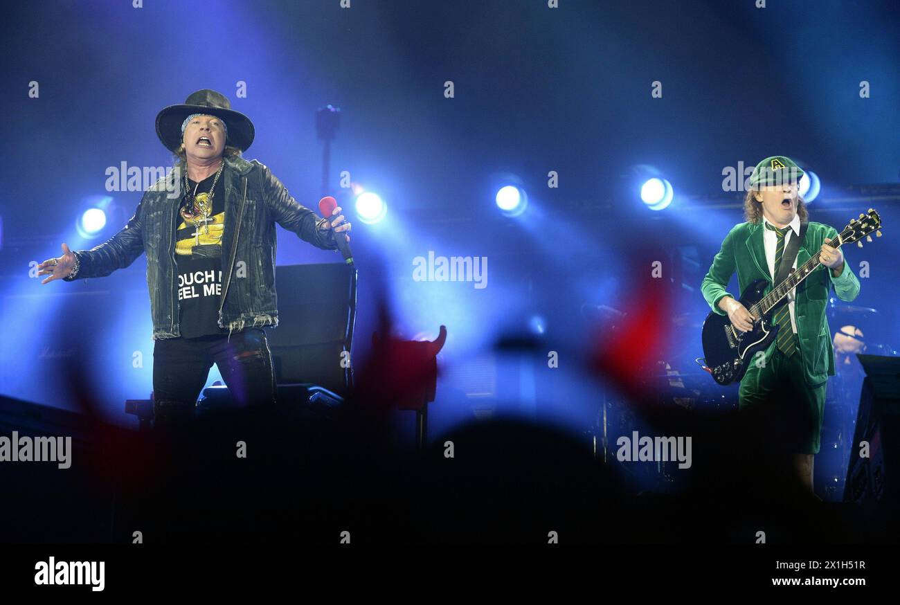 AC/DC live in concert at Ernst Happel Stadion in Vienna, Austria, on 19 th May 2016. PICTURE:   Singer Axl Rose and guitarist  Angus Young - 20160519 PD10312 - Rechteinfo: Rights Managed (RM) Stock Photo