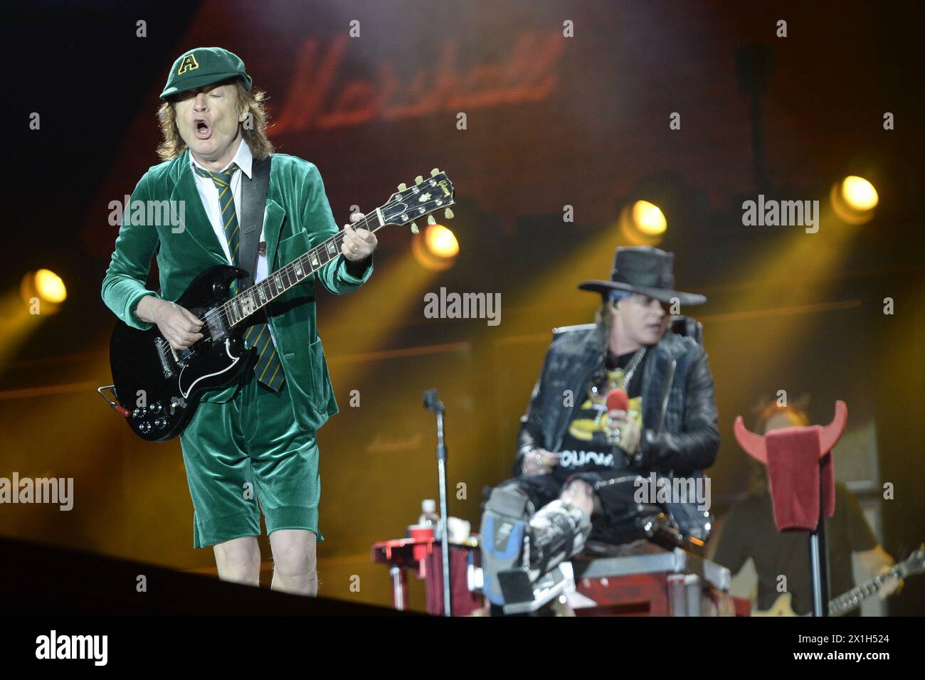 AC/DC live in concert at Ernst Happel Stadion in Vienna, Austria, on 19 th May 2016. PICTURE:   Singer Axl Rose and guitarist  Angus Young - 20160519 PD10328 - Rechteinfo: Rights Managed (RM) Stock Photo