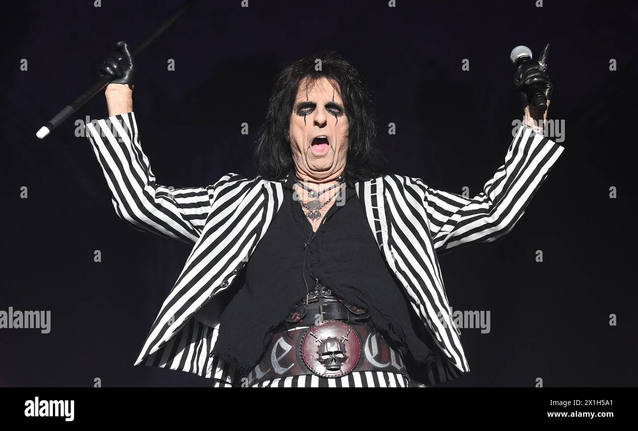 Austrian music festival 'Nova Rock 2016' in Nickelsdorf, Austria, takes place from 9 to 12 June 2016. PICTURE:    singer Alice Cooper - 20160611 PD9793 - Rechteinfo: Rights Managed (RM) Stock Photo