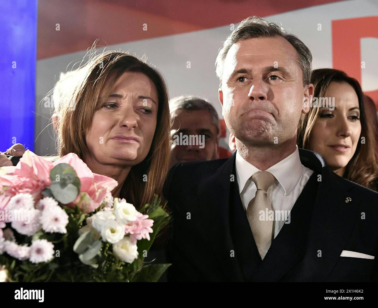 Austrian far-right candidate Norbert Hofer receives flowers next to his wife Verena (L) at an election event after Austria's Presidential elections in Vienna on December 4, 2016 Austrian far-right candidate Norbert Hofer on Sunday congratulated his opponent in presidential elections after projections indicated that he had lost. - 20161204 PD6797 - Rechteinfo: Rights Managed (RM) Stock Photo