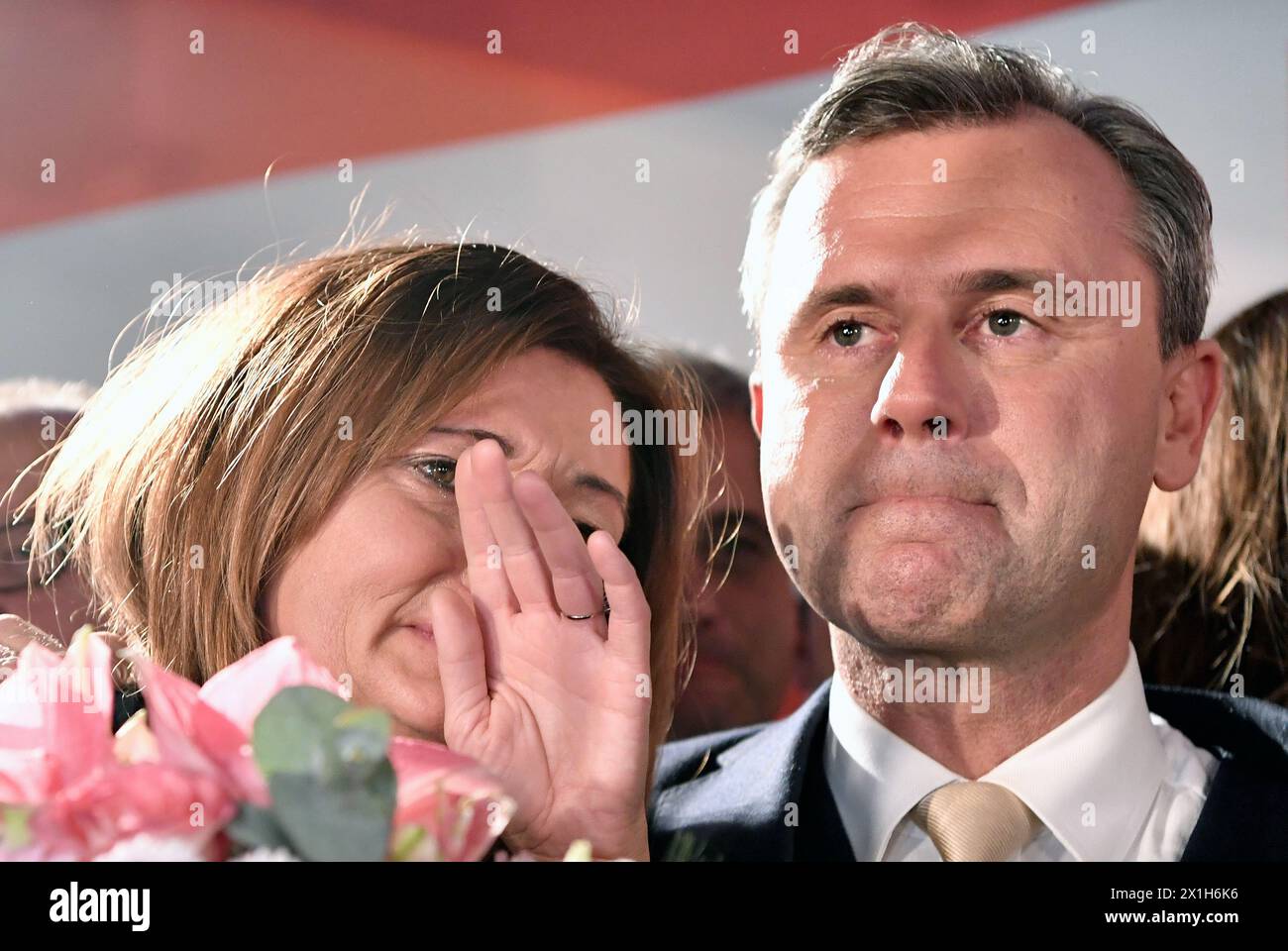 Austrian far-right candidate Norbert Hofer receives flowers next to his wife Verena (L) at an election event after Austria's Presidential elections in Vienna on December 4, 2016 Austrian far-right candidate Norbert Hofer on Sunday congratulated his opponent in presidential elections after projections indicated that he had lost. - 20161204 PD7197 - Rechteinfo: Rights Managed (RM) Stock Photo