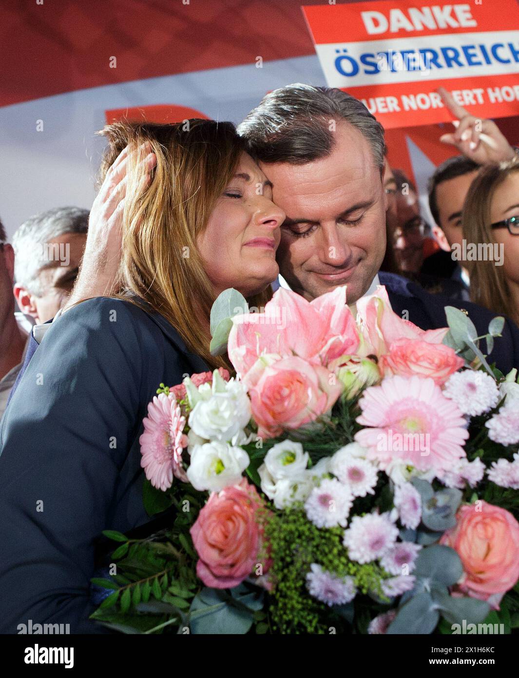 Austrian far-right candidate Norbert Hofer receives flowers next to his wife Verena (L) at an election event after Austria's Presidential elections in Vienna on December 4, 2016 Austrian far-right candidate Norbert Hofer on Sunday congratulated his opponent in presidential elections after projections indicated that he had lost. - 20161204 PD6912 - Rechteinfo: Rights Managed (RM) Stock Photo