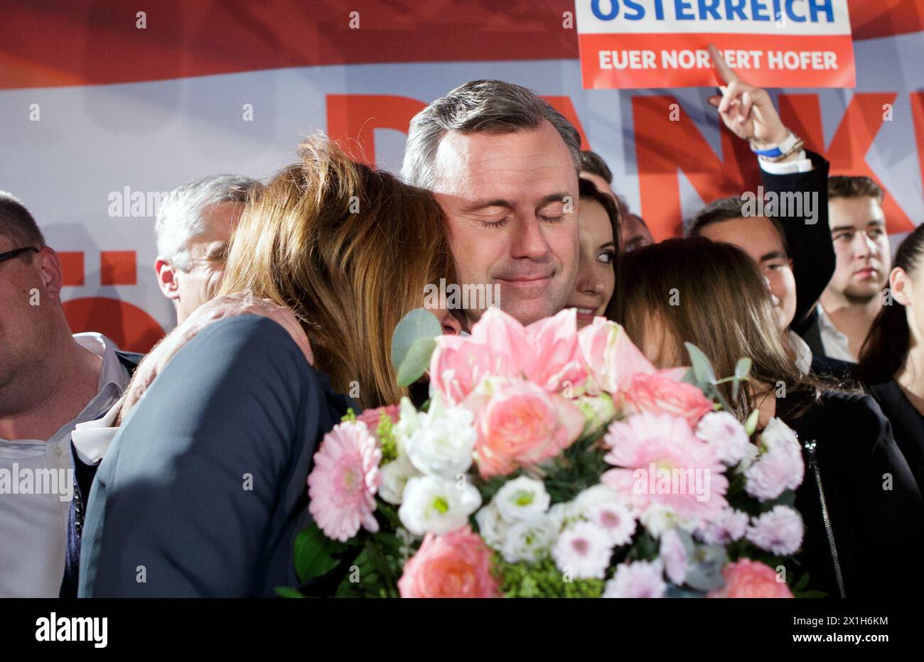 Austrian far-right candidate Norbert Hofer receives flowers next to his wife Verena (L) at an election event after Austria's Presidential elections in Vienna on December 4, 2016 Austrian far-right candidate Norbert Hofer on Sunday congratulated his opponent in presidential elections after projections indicated that he had lost. - 20161204 PD6898 - Rechteinfo: Rights Managed (RM) Stock Photo