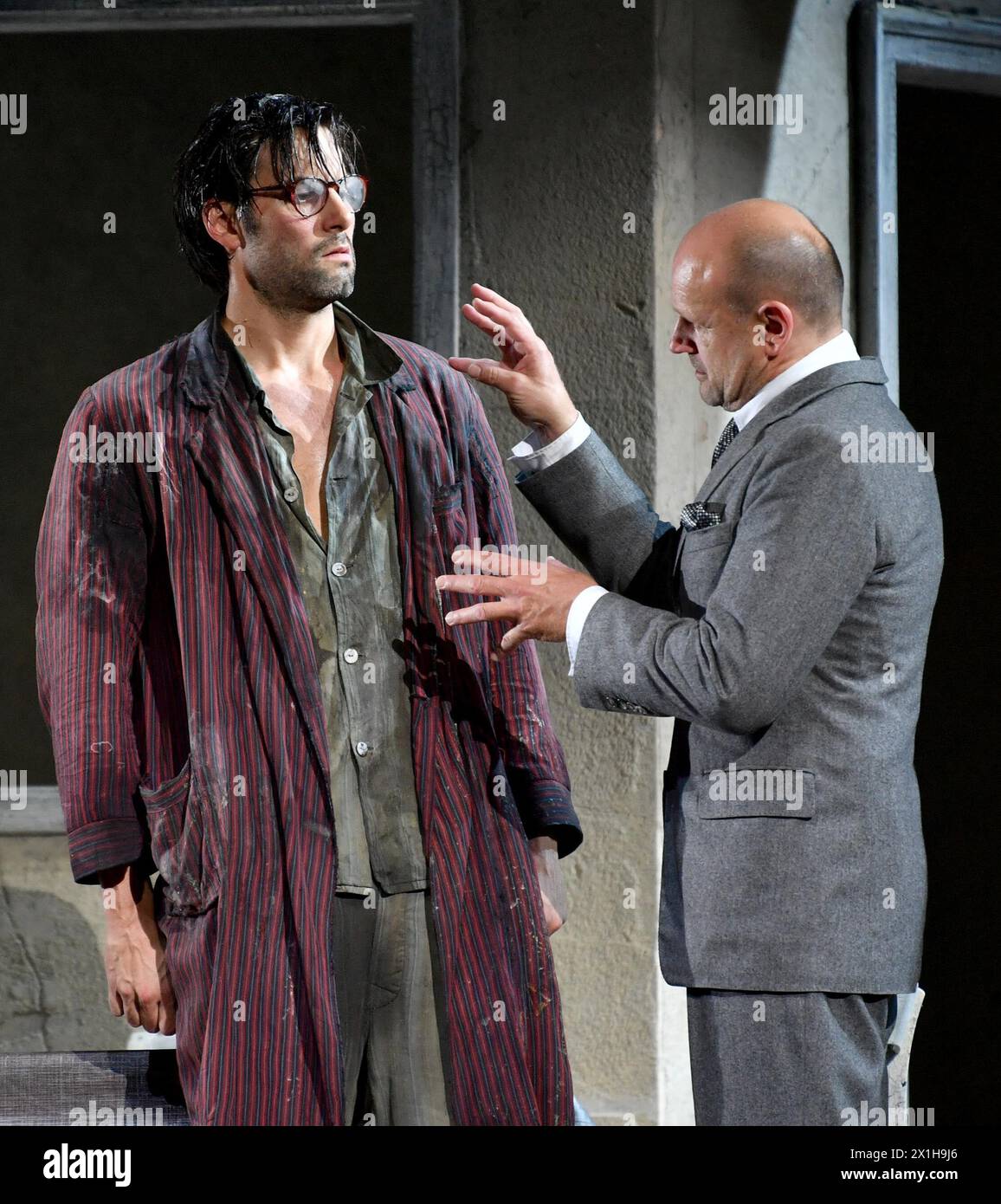 Rehearsal of Harold Pinter's 'Die Geburtstagsfeier' in Salzburg, on July 25, 2017 during the 2017 Salzburg Festival.  PICTURE:   (L-R)  Max Simonischek (Stanley), Oliver Stokowski (McCann) - 20170725 PD5944 - Rechteinfo: Rights Managed (RM) Stock Photo
