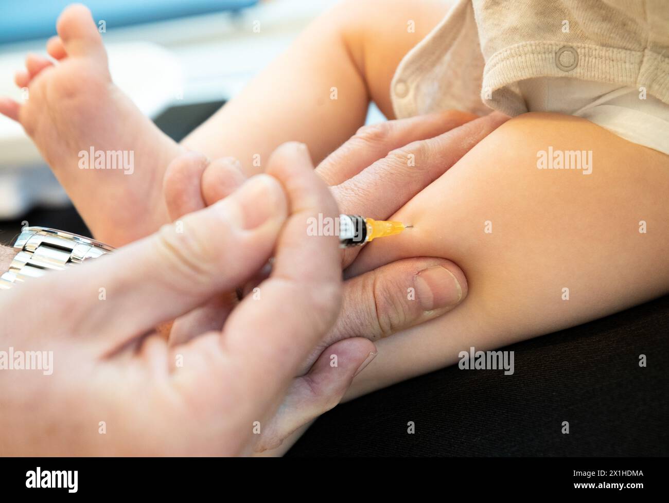 Feature: Measles vaccination. Photographed on 31 January 2019 at a pediatrician's office in Vienna. - 20190131 PD3575 - Rechteinfo: Rights Managed (RM) Stock Photo
