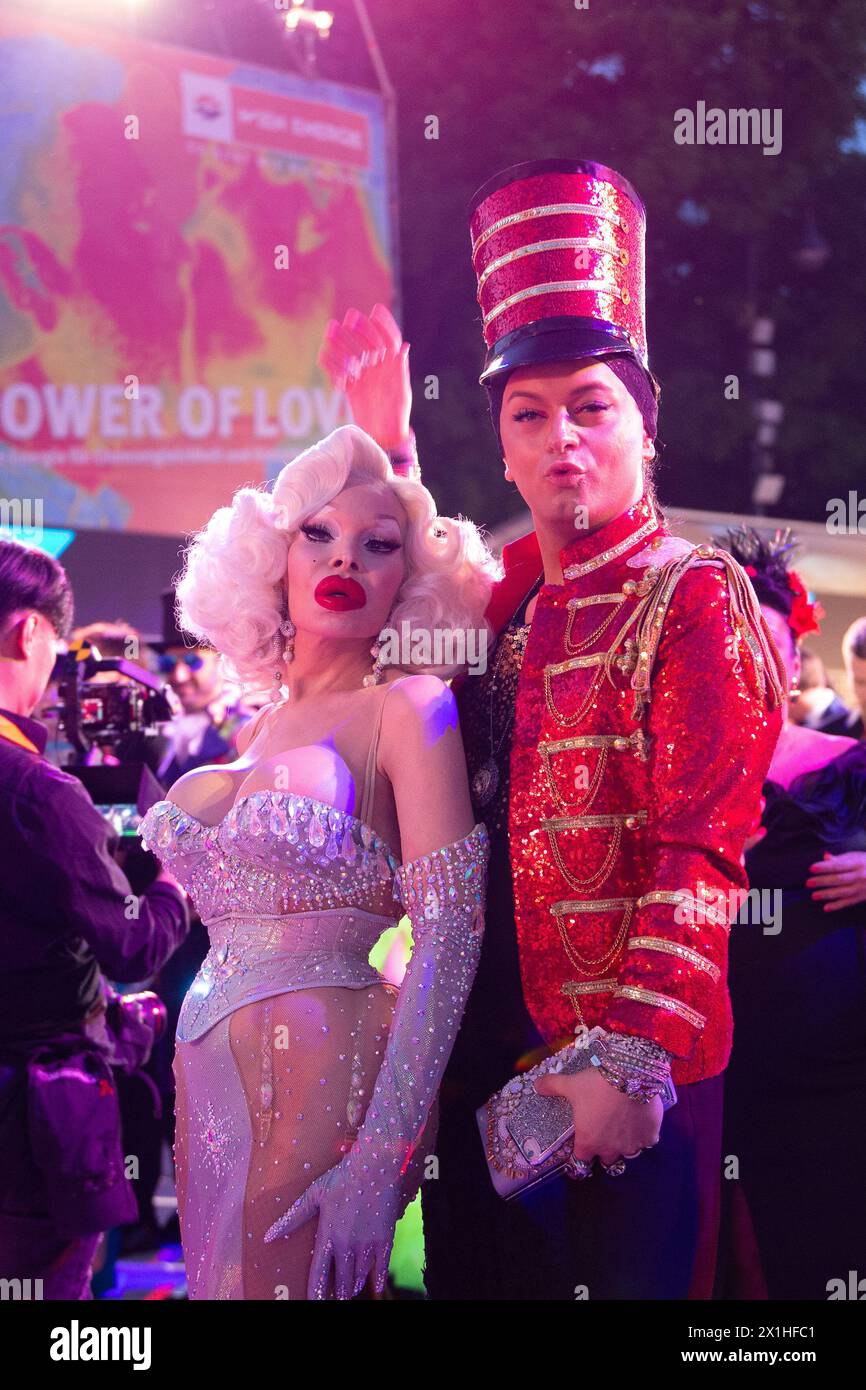 Life Ball 2019 opening show in front of the Vienna City Hall. Vienna, Austria, 8 June 2019. In the picture: (LtoR) Amanda Lepore and Julian Stoeckl. - 20190608 PD10266 - Rechteinfo: Rights Managed (RM) Stock Photo