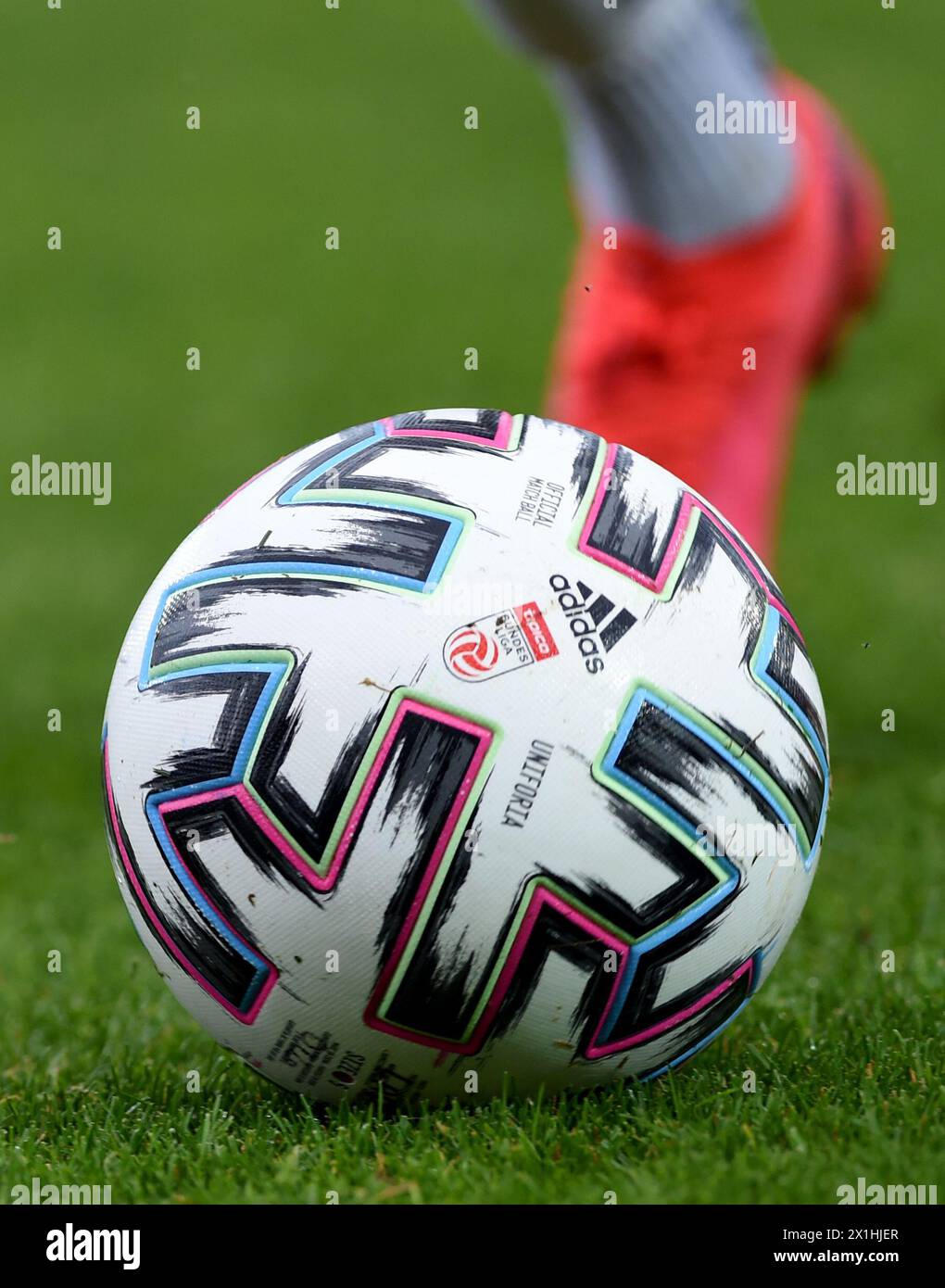 Match ball  during tipico Bundesliga match between LASK and SK Rapid Wien in Pasching, Austria, on June 10, 2020. - 20200610 PD6868 - Rechteinfo: Rights Managed (RM) Stock Photo