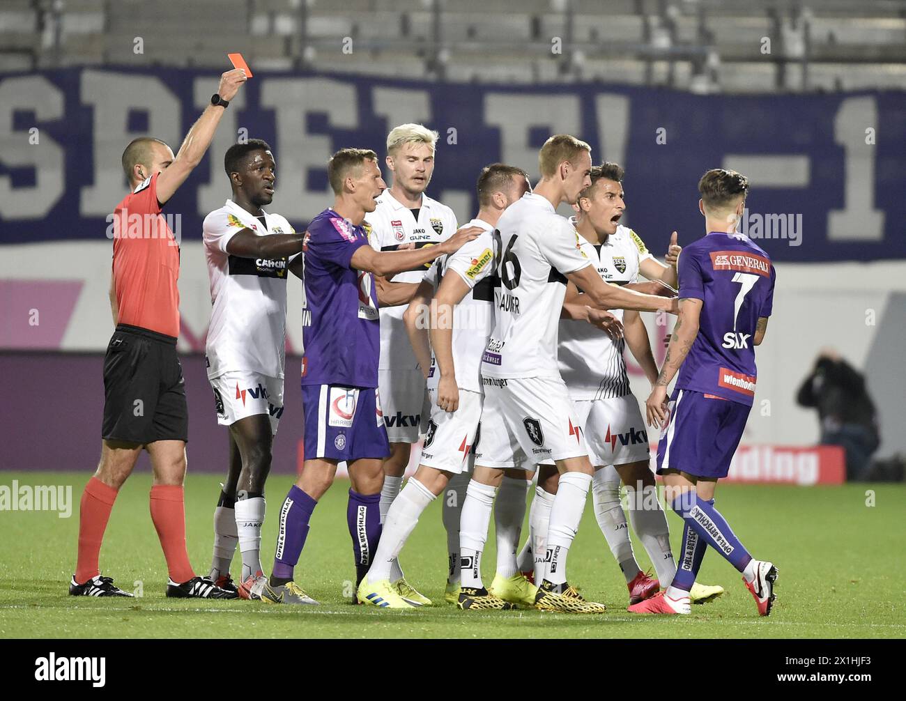 (L-R) Referee Stefan Ebner (l.),  Maximilian Sax (Austria) (r.) red card during tipico Bundesliga match between FK Austria Wien and Cashpoint SCR Altach in Vienna, Austria, on June 9, 2020. - 20200609 PD7572 - Rechteinfo: Rights Managed (RM) Stock Photo
