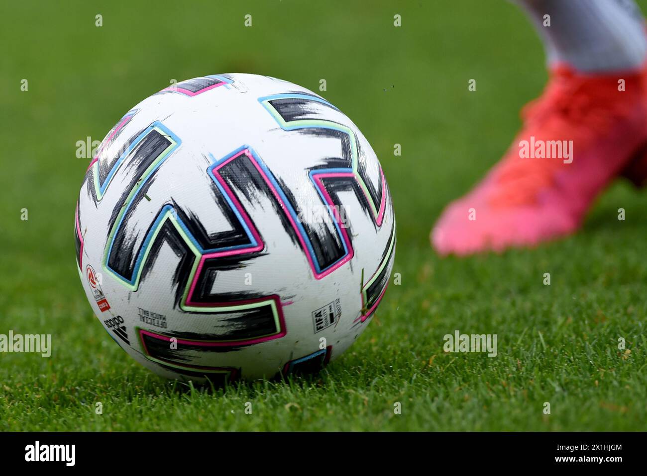 match ball during tipico Bundesliga match between LASK and SK Rapid Wien in Pasching, Austria, on June 10, 2020. - 20200610 PD6871 - Rechteinfo: Rights Managed (RM) Stock Photo