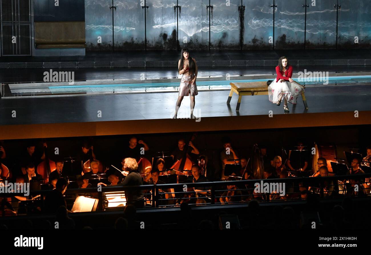 The dress rehearsal for the Oper 'Elektra' by German composer Richard Strauss on July 27, 2020 in Salzburg, Austria ahead of its premier at the Salzburger Festspiele on August 1, 2020.The 2020 Salzburg Festival will take place from 1 to 30 August, but in a different and shortened form, due to the coronavirus pandemic. PICTURE:   Asmik Grigorian (Chrysothemis) and Ausrine Stundyte (Elektra) with Vienna Philharmonic Orchestra and conductor Franz Welser-Möst - 20200727 PD4298 - Rechteinfo: Rights Managed (RM) Stock Photo