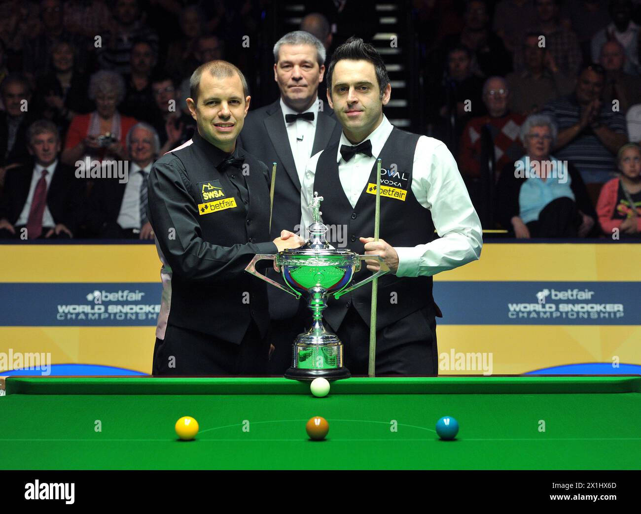 File photo dated 05-05-2013 of Barry Hawkins (left) and Ronnie O'Sullivan. Barry Hawkins faced Ronnie O'Sullivan in the 2013 world final. Issue date: Wednesday April 17, 2024. Stock Photo