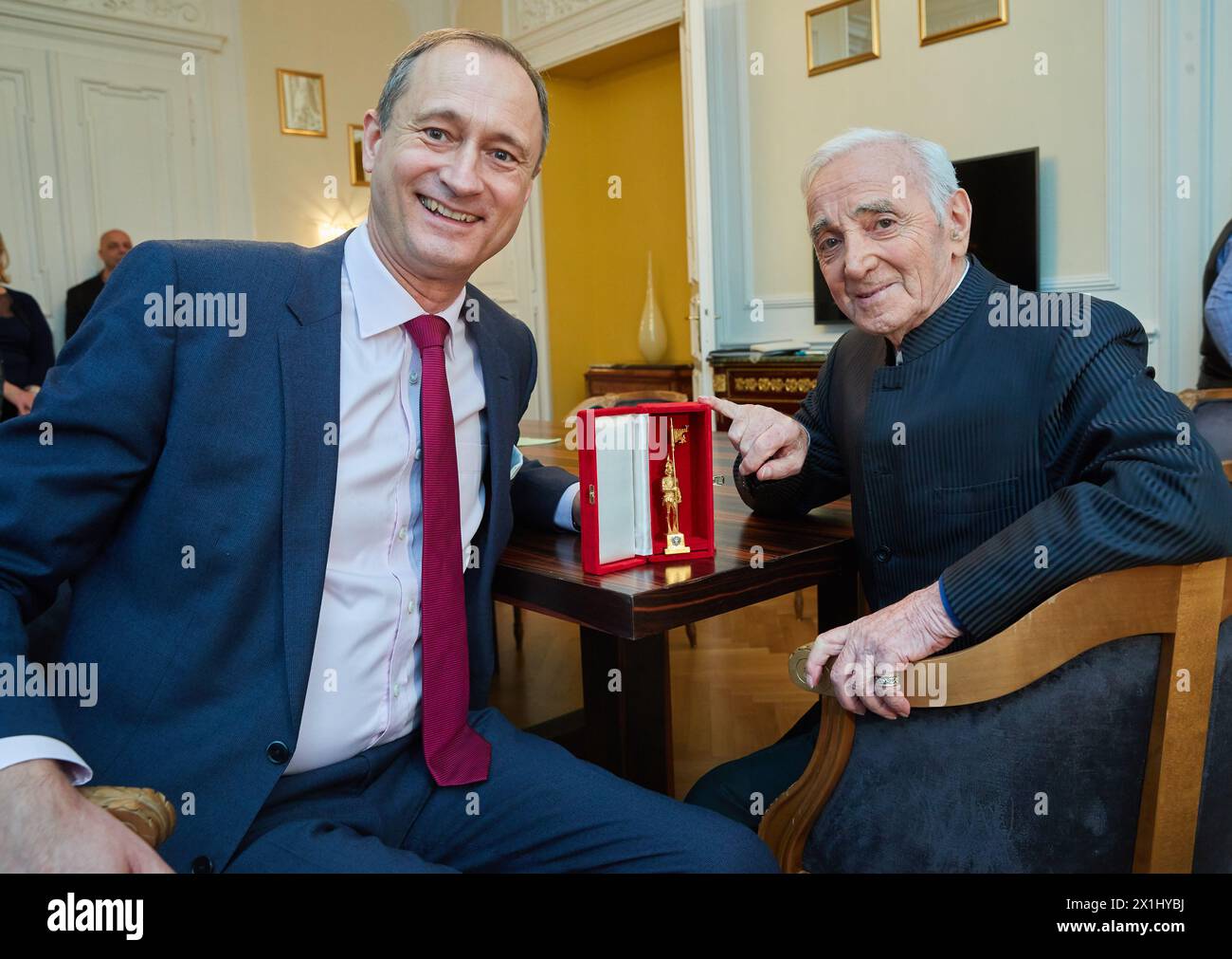 Chanson singer Charles AZNAVOUR receives the 'Golden Rathausmann', a Medal for Service to the City of Vienna from Andreas Mailath Pokorny, in Vienna, Austria, 8. December 2017. - 20171208 PD6910 - Rechteinfo: Rights Managed (RM) Stock Photo
