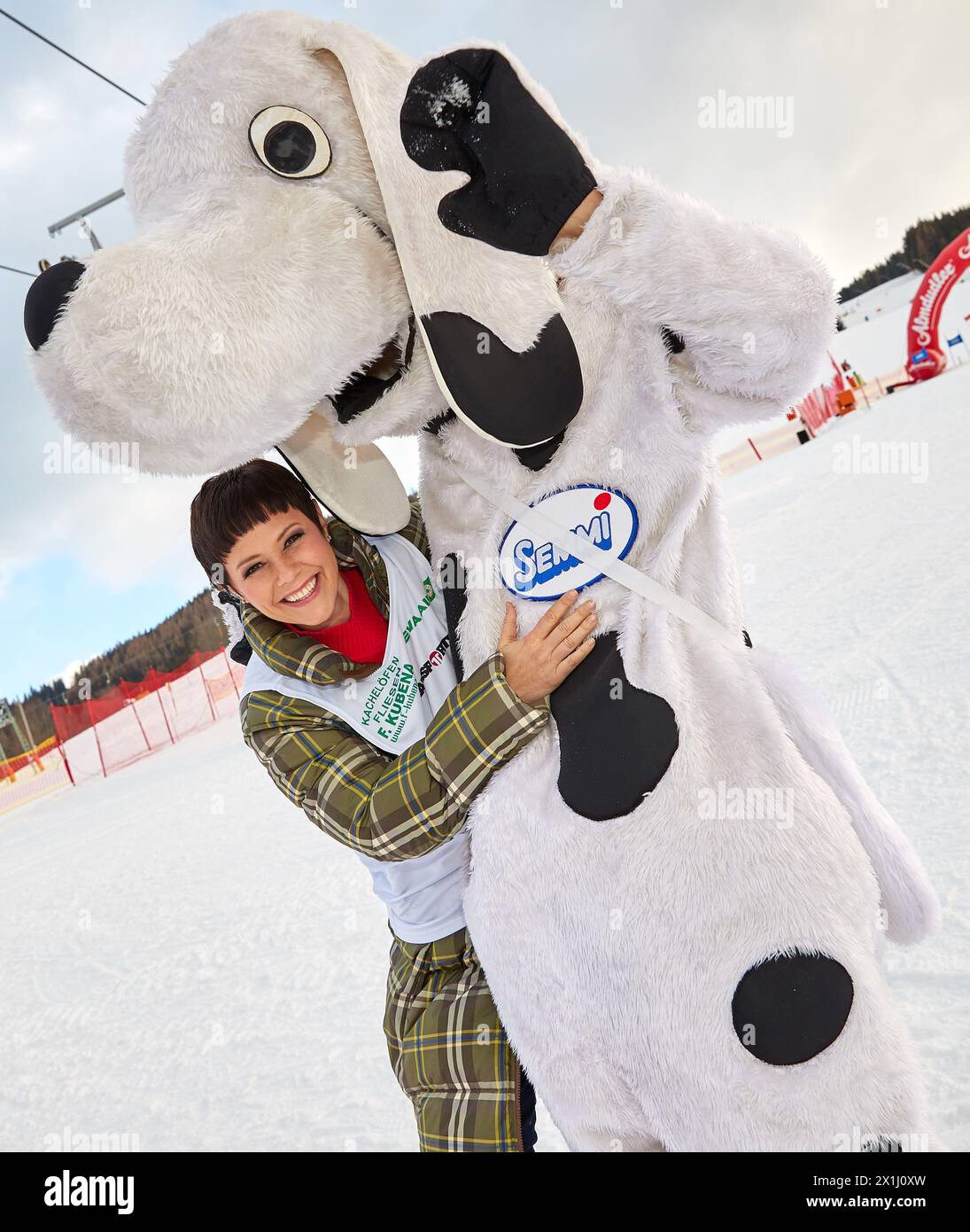 Celebrity charity ski race in Spital am Semmering, Austria, on 18 th January 2018. PICTURE:    Francine JORDI,   with Semmering mascot Semmi - 20190118 PD12205 - Rechteinfo: Rights Managed (RM) Stock Photo