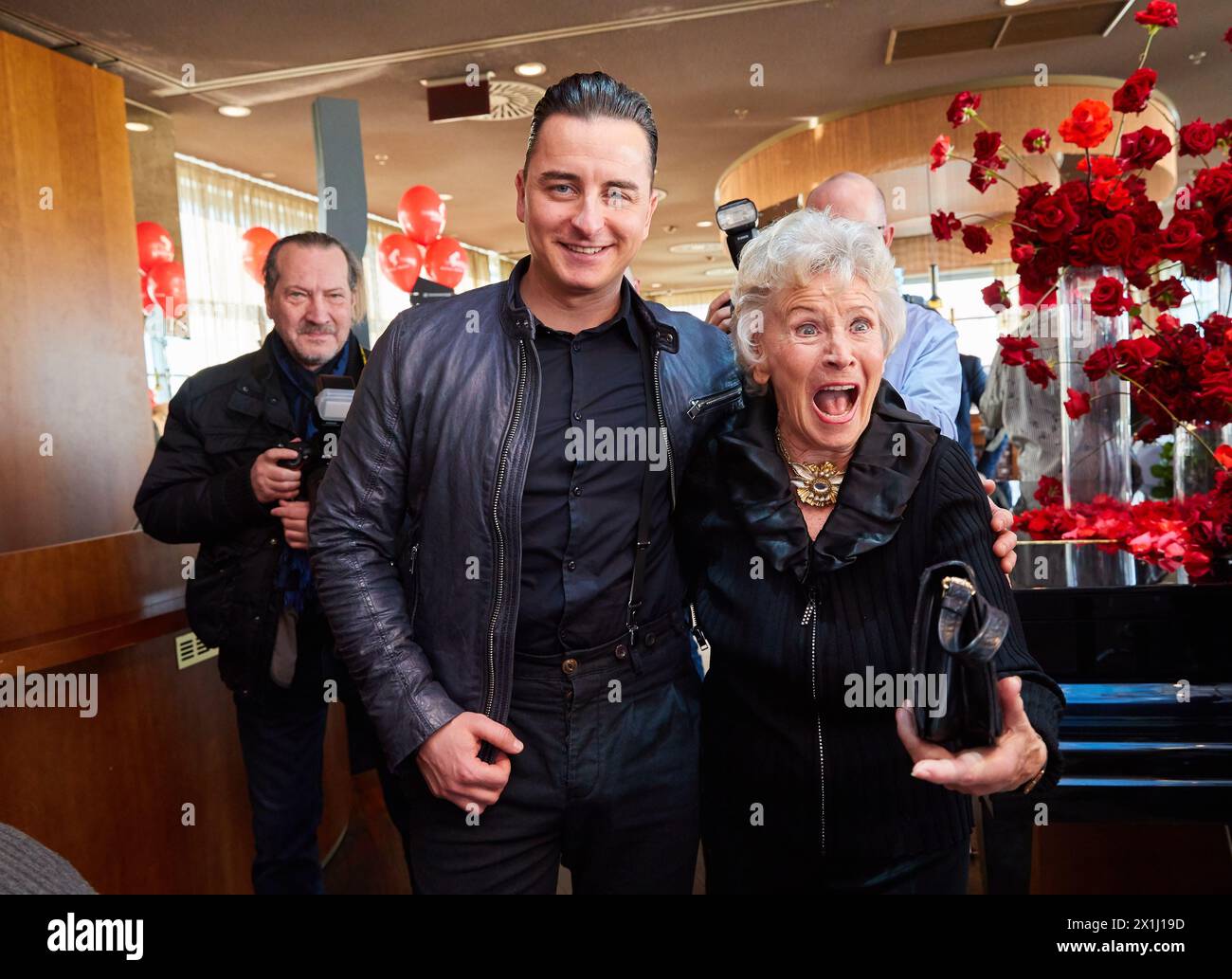 Silvia Schneider presents her Valentine's Collection at Sky Bar in Vienna, Austria, on 4 th February 2019. PICTURE:  Silvia Schneider presents her Valentine's Collection at Sky Bar in Vienna, Austria, on 4 th February 2019. PICTURE: Austrian folk singer Andreas GABALIER (L) and Waltraut HAAS - 20190204 PD1936 - Rechteinfo: Rights Managed (RM) Stock Photo