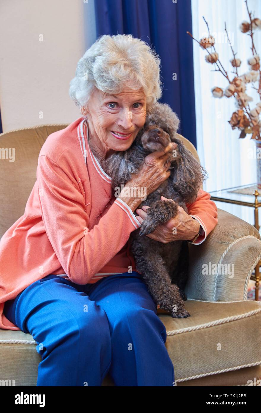 Austrian actress Waltraud HAAS with her dog during photo shooting at her home in Vienna, Austria, on 29 th April 2019. - 20190429 PD9552 - Rechteinfo: Rights Managed (RM) Stock Photo