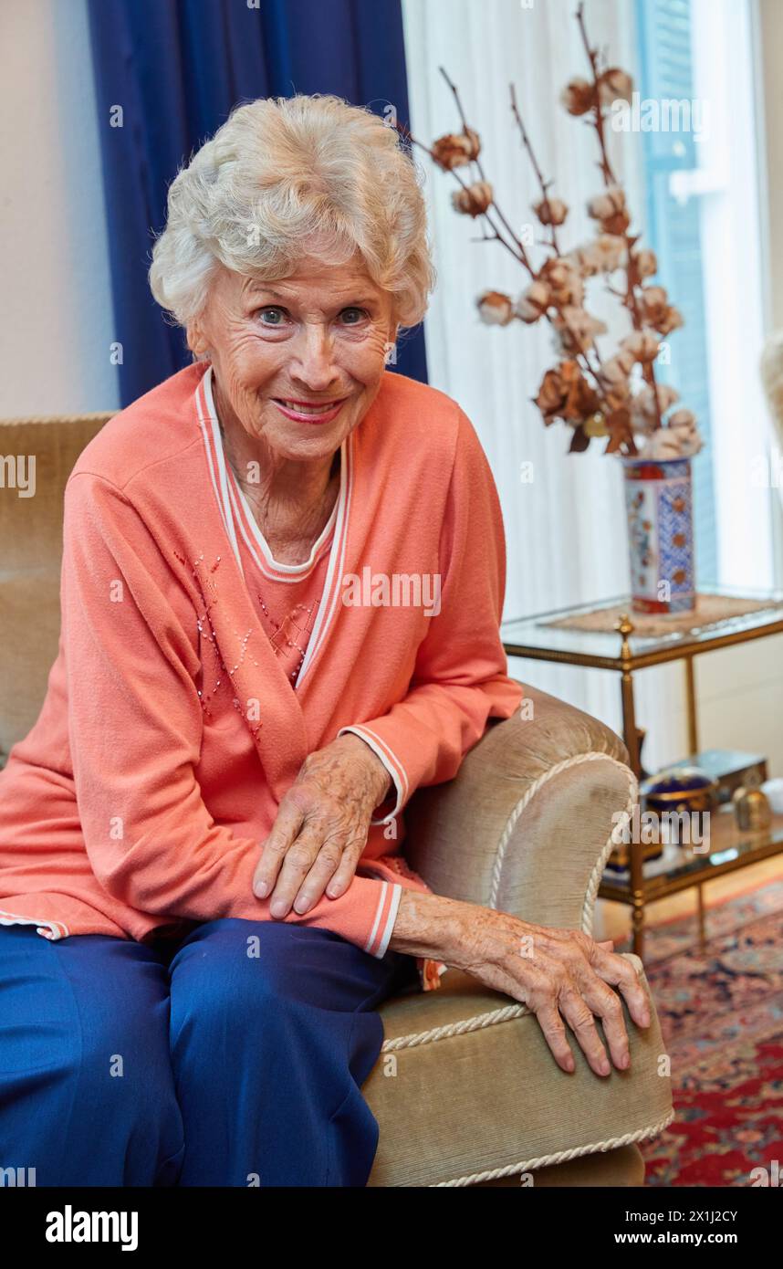Austrian actress Waltraud HAAS with her dog during photo shooting at her home in Vienna, Austria, on 29 th April 2019. - 20190429 PD9555 - Rechteinfo: Rights Managed (RM) Stock Photo