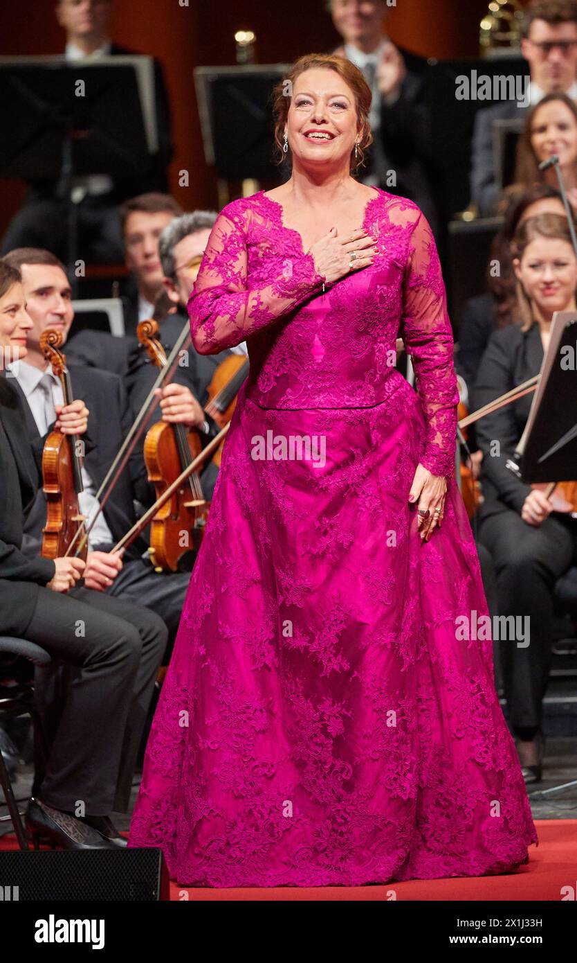 European Cultural Award Gala at Vienna State Opera in Vienna, Austria, 20 th October 2019. PICTURE:    Nina STEMME, - 20191020 PD14288 - Rechteinfo: Rights Managed (RM) Stock Photo