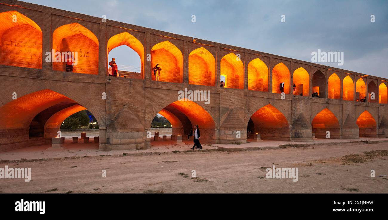 Zayanderud View of illuminated Allahverdi Khan Bridge, aka Si-o-se-pol (17th ...