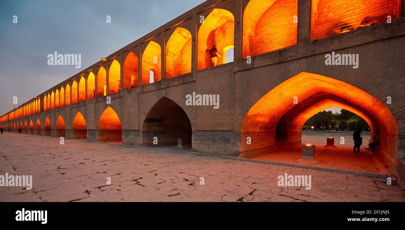Zayanderud View of illuminated Allahverdi Khan Bridge, aka Si-o-se-pol (17th ...