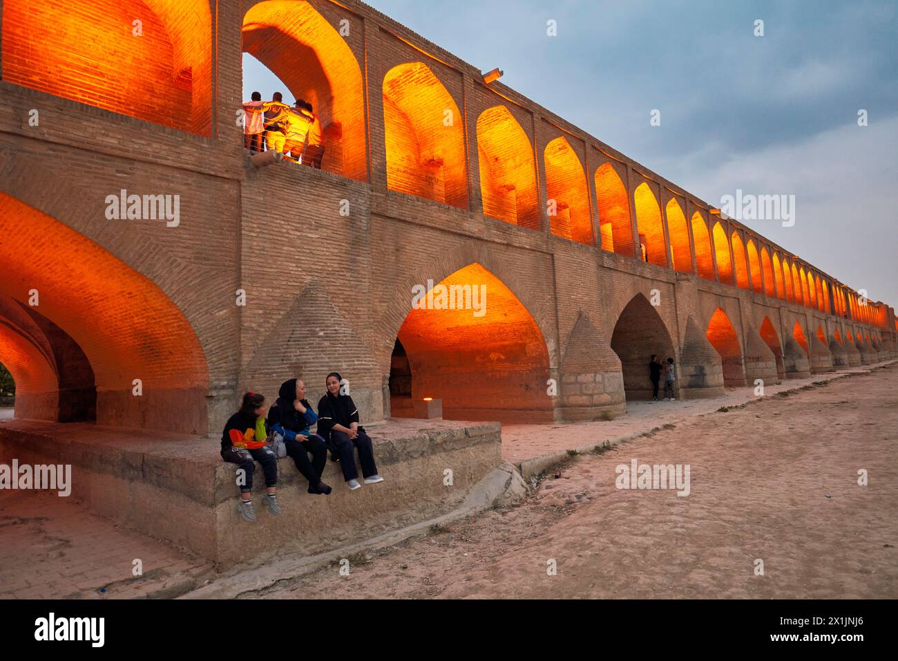Zayanderud View of illuminated Allahverdi Khan Bridge, aka Si-o-se-pol (17th ...
