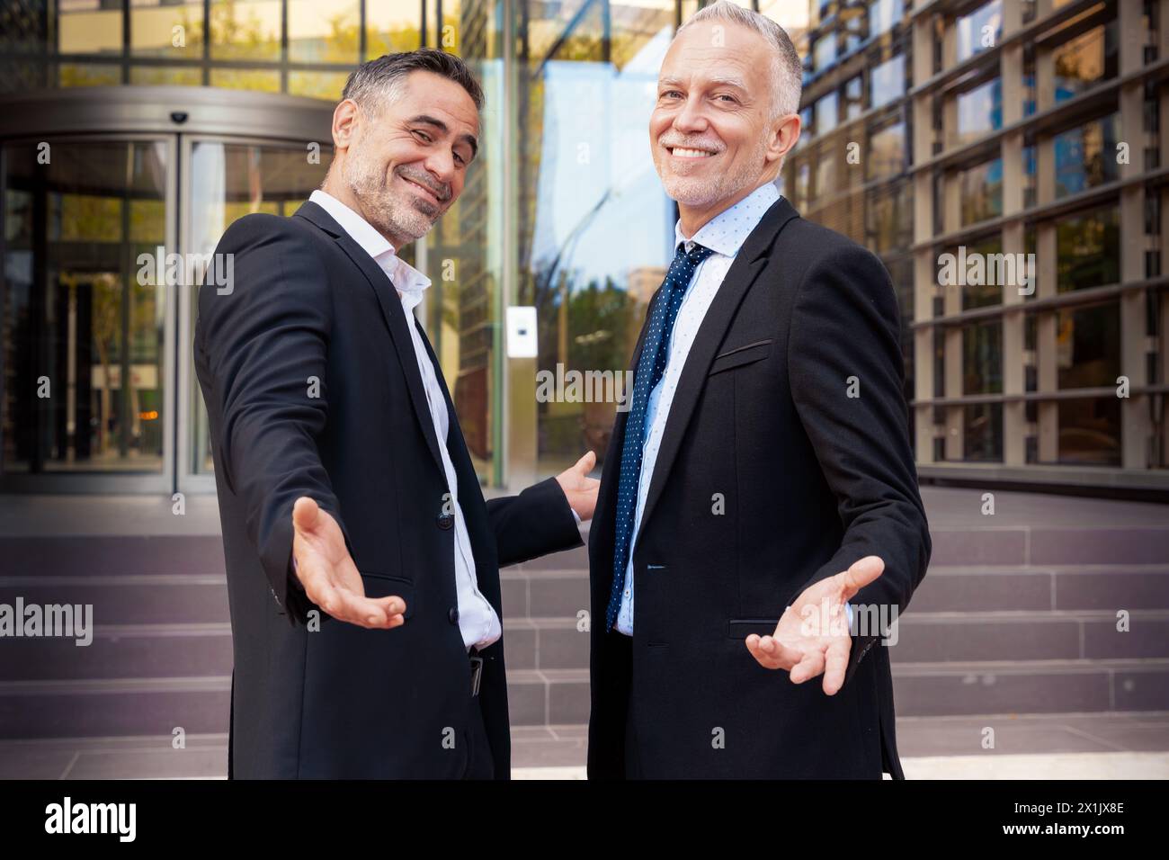 Portrait two attractive people hi-res stock photography and images - Alamy