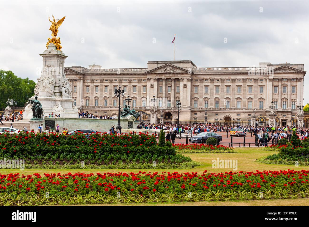 London, United Kingdom - June 29, 2010 : Buckingham Palace. Crowds flock to the gate around Buckingham Palace hoping to catch a glimpse of a Royal. Stock Photo