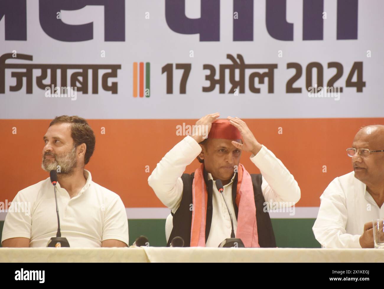 Gaziabad, Uttar Pradesh, India. 17th Apr, 2024. Congress leader Rahul Gandhi speaks as Samajwadi Party leader Akhilesh Yadav listens as the two INDIA coalition partners came together for a joint press conference at Gaziababad in Uttar Pradesh. Congress party Uttar Pradesh chief Avinash Pande is seen on extreme left. (Credit Image: © Sondeep Shankar/Pacific Press via ZUMA Press Wire) EDITORIAL USAGE ONLY! Not for Commercial USAGE! Stock Photo